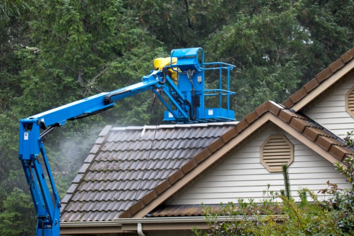 Roof Cleaning by Henry's Home Improvement LLC